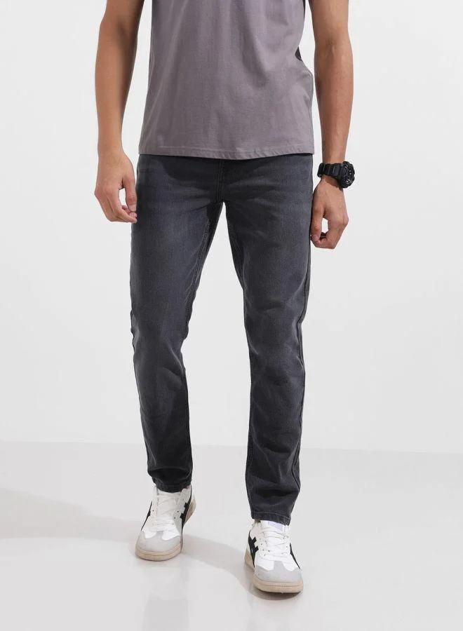 Men Slim Fit Solid Scoop Pocket Mid-Rise Jeans